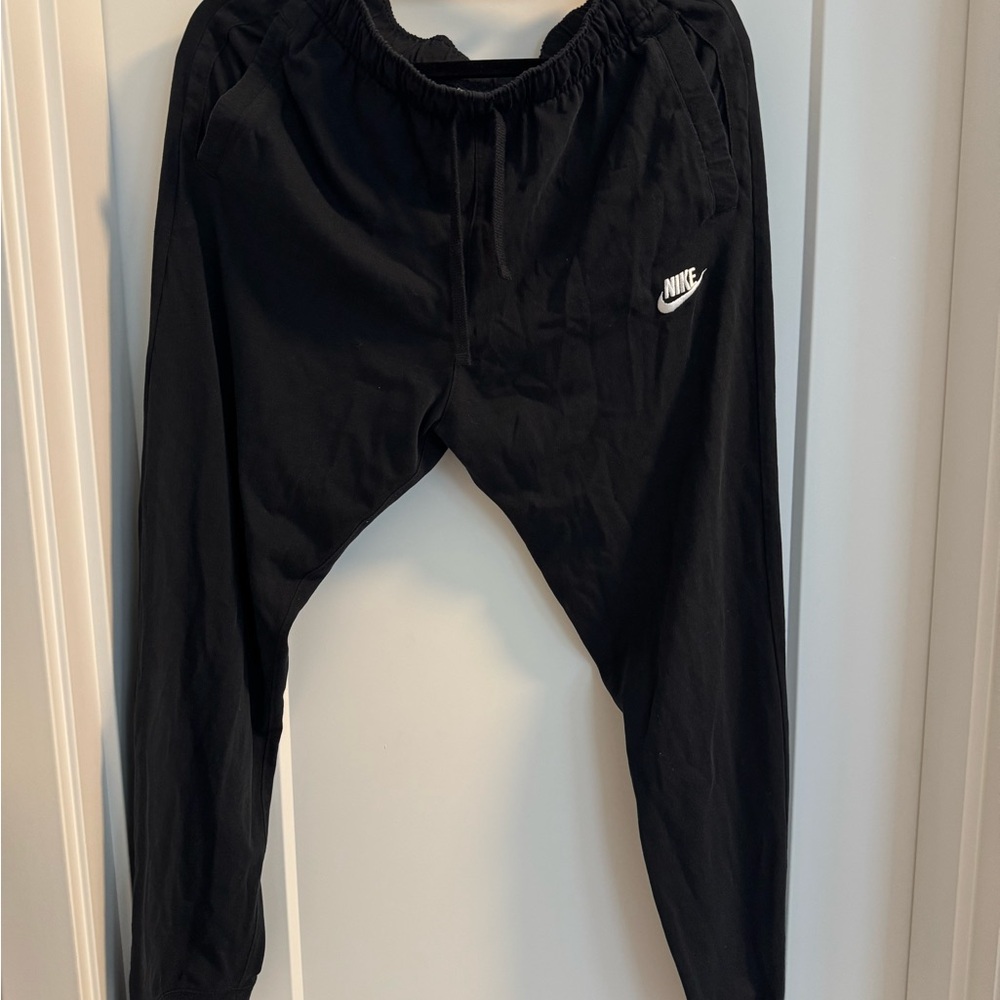 Nike women’s Black Sweatpants great condition size medium